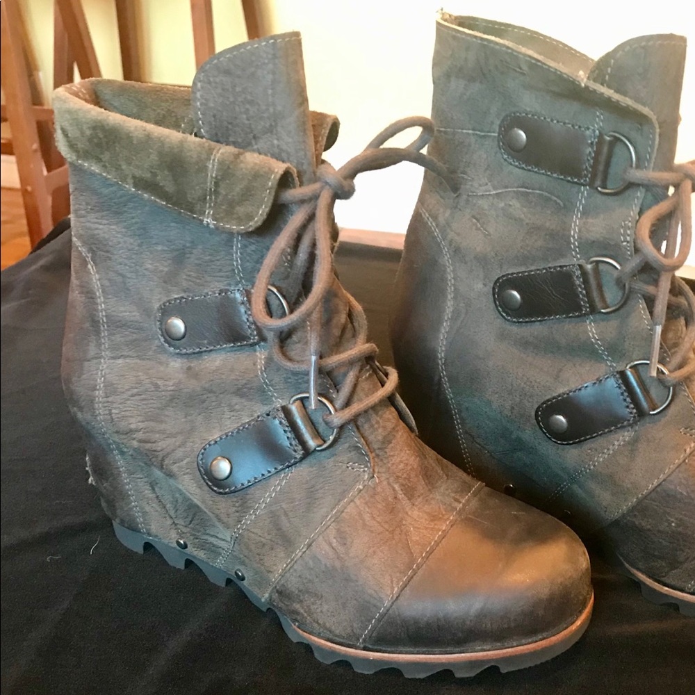 Sorel Joan of Arctic Wedge Mid Boot!
